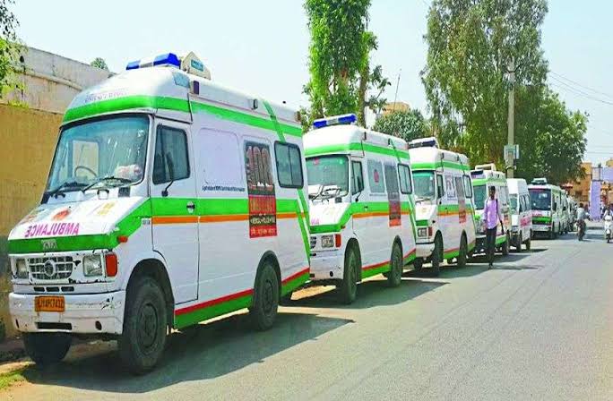 राजस्थान : दूसरे दिन भी 108, 104 और बेस एम्बुलेंस की हड़ताल जारी, स्कूटर और ऑटो से अस्पताल पहुंचे मरीज
