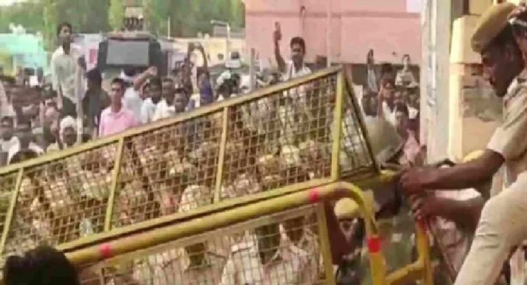 राजस्थान में भड़का किसान आंदोलन, घड़साना में 150 पुलिसकर्मियों को बनाया बंधक