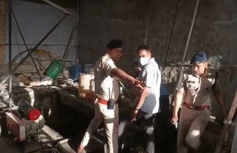 सेफ्टी टैंक साफ कर रहे 4 मजदूरों की जहरीली गैस में दम घुटने से मौत