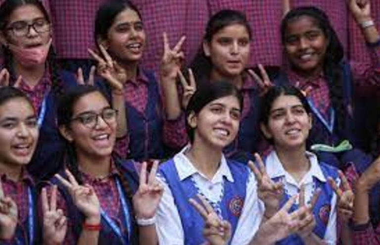 राजस्थान 12वीं बोर्ड का रिजल्ट जारी: लड़कियों ने मारी बाजी, कॉमर्स में 96.60%, साइंस में 95.65% पास