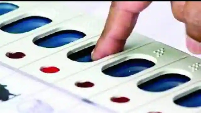 सिविल लाइंस सीट पर पकड़े गए फर्जी वोटर, दूसरे की आईडी से डाले थे वोट
